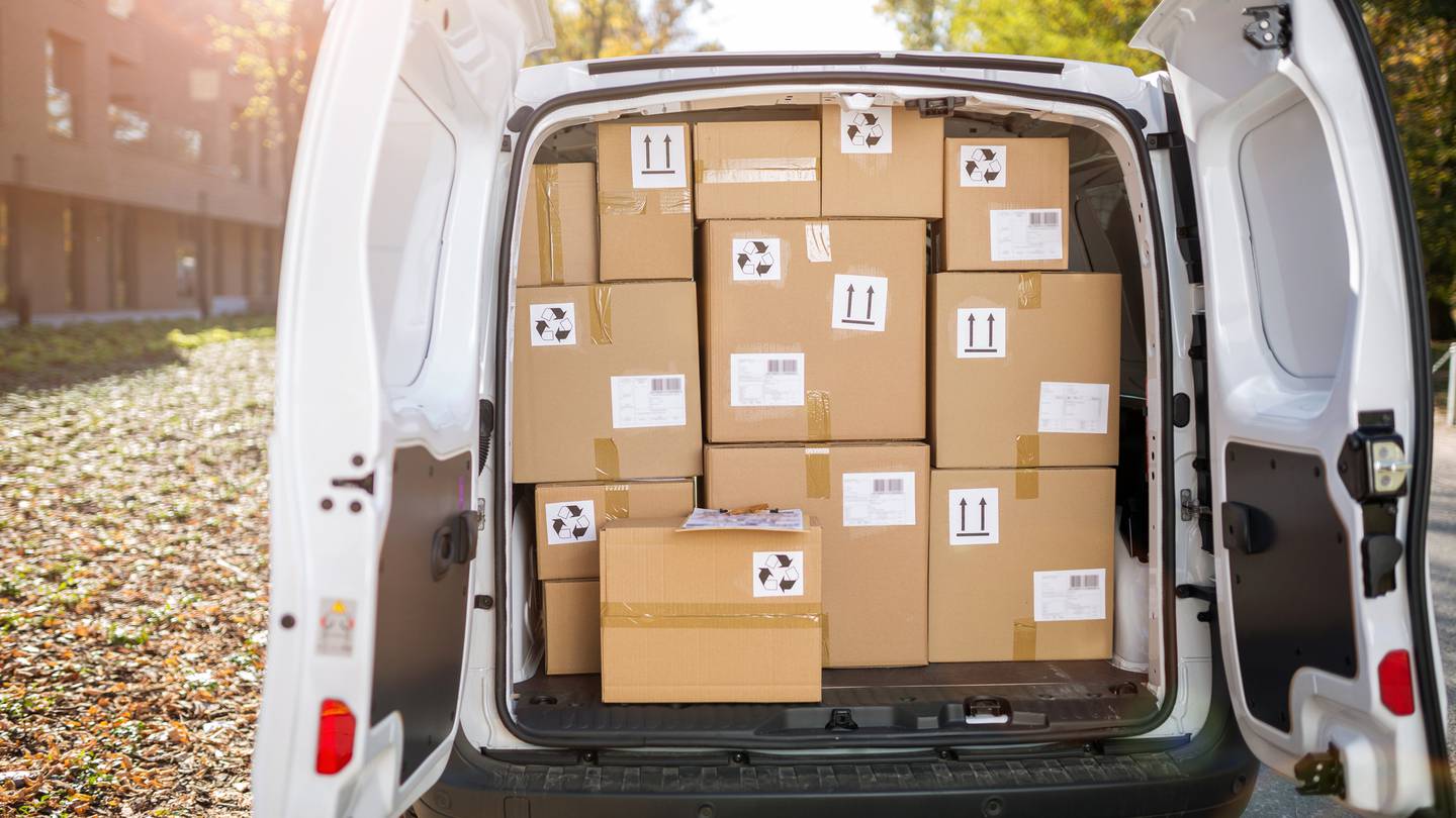 An Invercargill woman who worked for a courier firm took more than $15,000 from a Riverton business by not depositing its bankings, a court heard. (Photo / 123RF)