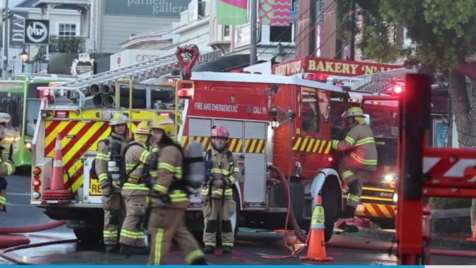 A fire engulfed a building on Parnell Rd causing traffic delays in the area. Photo / Michael Craig