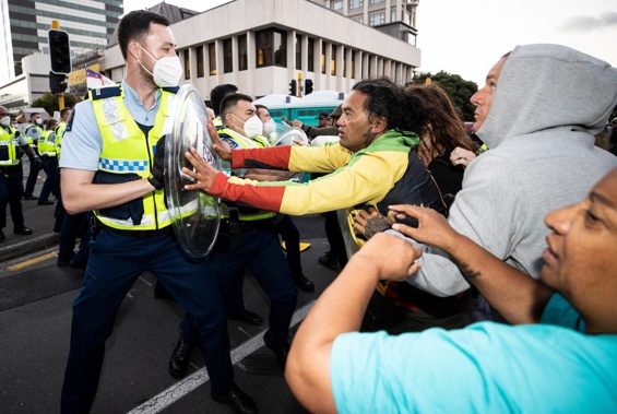 Anti-mandate protesters clashed with police on the streets of Wellington. (Photo / George Heard)
