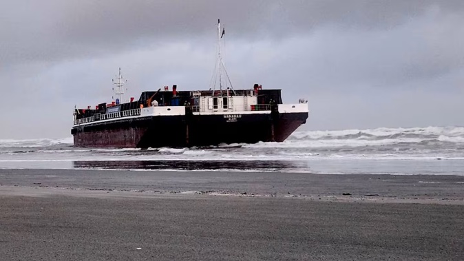 The Manahau has run aground at Carters Beach, Westport. Photo / Marlene Coleman, Facebook