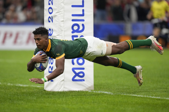 South Africa's Canan Moodie scores a try. Photo / AP