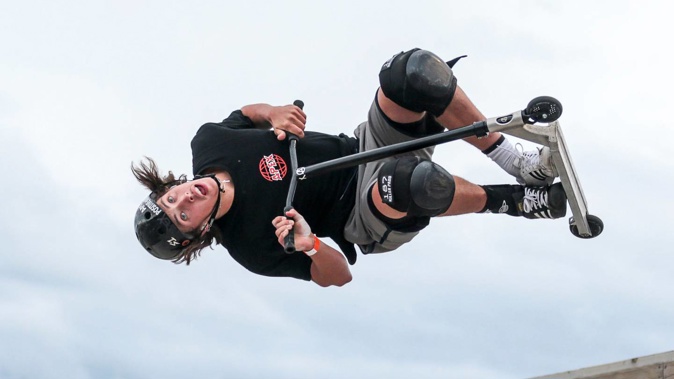 Jett Williams, son of caddie Steve Williams, came first in the pro men's Park event at the 2022 Freestyle Roller Sports NZ National Champs at Bay Skate in Napier. Photo / Paul Taylor
