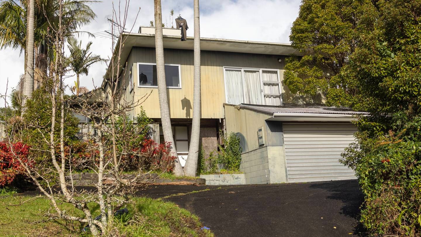 9 Zion Road has become a house from hell, according to its neighbours. Photo / Mike Scott