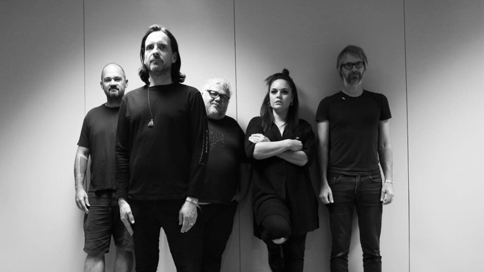 Elemeno P, from left, Justyn Pilbrow, Dave Gibson, Scotty Pearson, Lani Purkis with long-time musical wingman, Godfrey de Grut. Photo / Supplied | NZ Herald