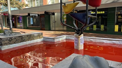 Anti-war protesters turn Wellington's Bucket Fountain red