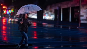 'Risk of thunderstorms': Weather warnings as wintry blast hits, Auckland braces