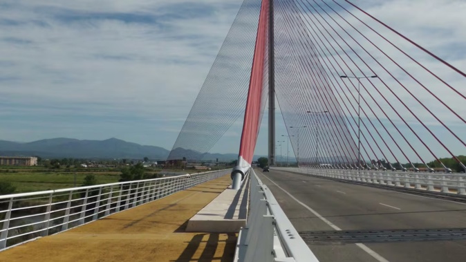 The Castilla-La Mancha Bridge stands at 192m tall in Talavera de la Reina, Spain. Photo / MambaVerde, via Wikimedia Commons