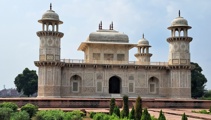 Mike Yardley: Tingle time at the Taj Mahal, Agra