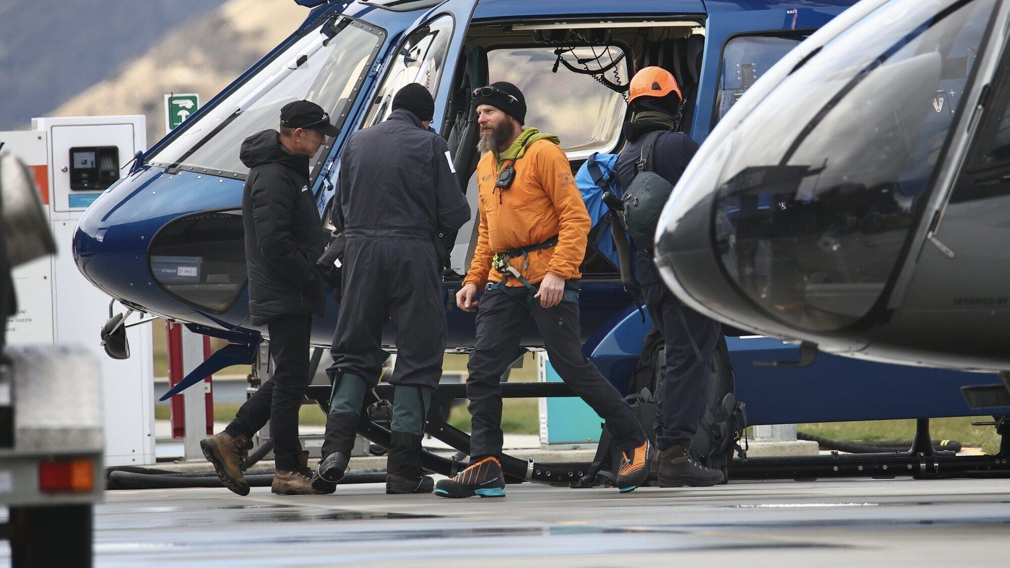 Investigators head to remote Mt Aspiring helicopter crash site after two killed