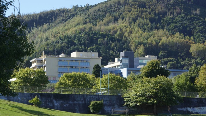 Nelson Hospital was placed in lockdown during a fire at the nearby psychiatric unit on Sunday night. A man is in custody charged with endangering life by wilfully setting fire to property. Photo / Tracy Neal