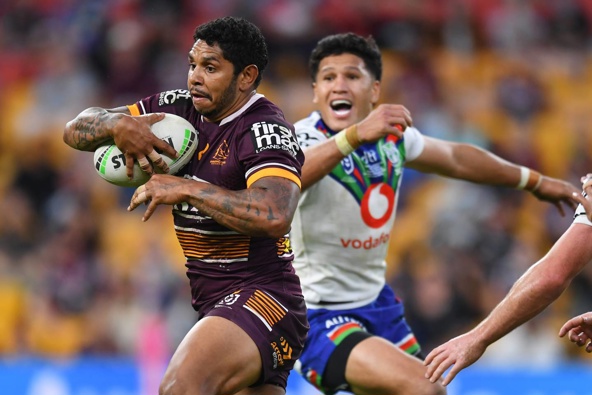 Albert Kelly of the Broncos breaks free of the Warriors defence to score a try. (Photo / Getty)