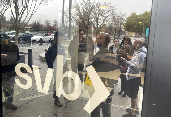 People line up outside of the shuttered Silicon Valley Bank (SVB) headquarters on March 10 in Santa Clara, California. Photo / Getty via CNN