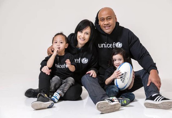 Nadene and Jonah Lomu with their kids.