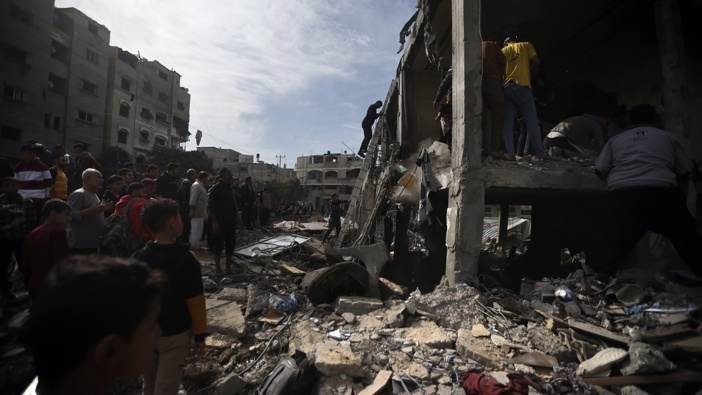 Palestinians inspect the damage of a destroyed building following Israeli airstrikes in Khan Younis refugee camp, southern Gaza Strip, Thursday, Dec. 7, 2023. Photo / AP