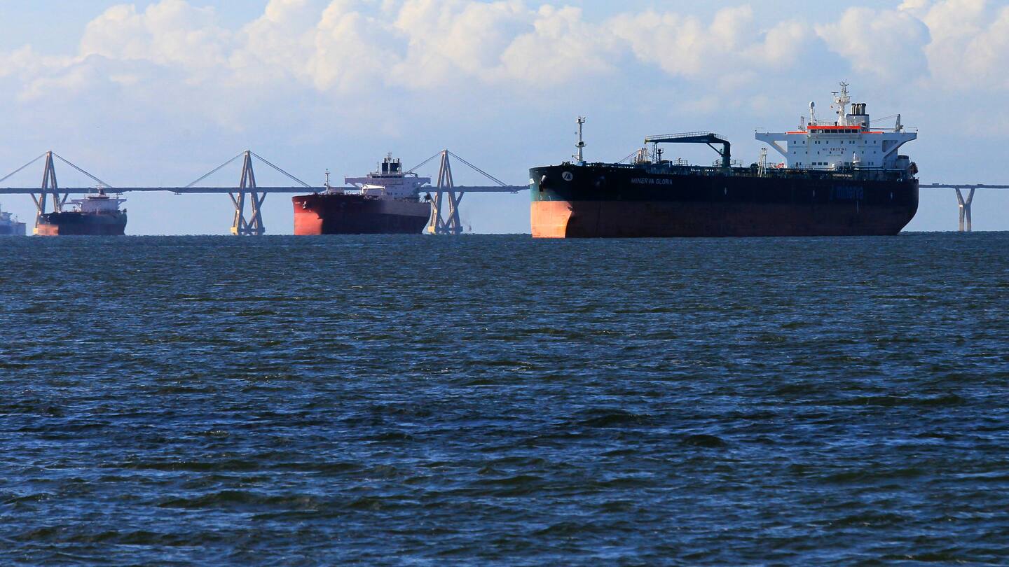 UK maritime agency reports explosion, oil spill off Kuwait