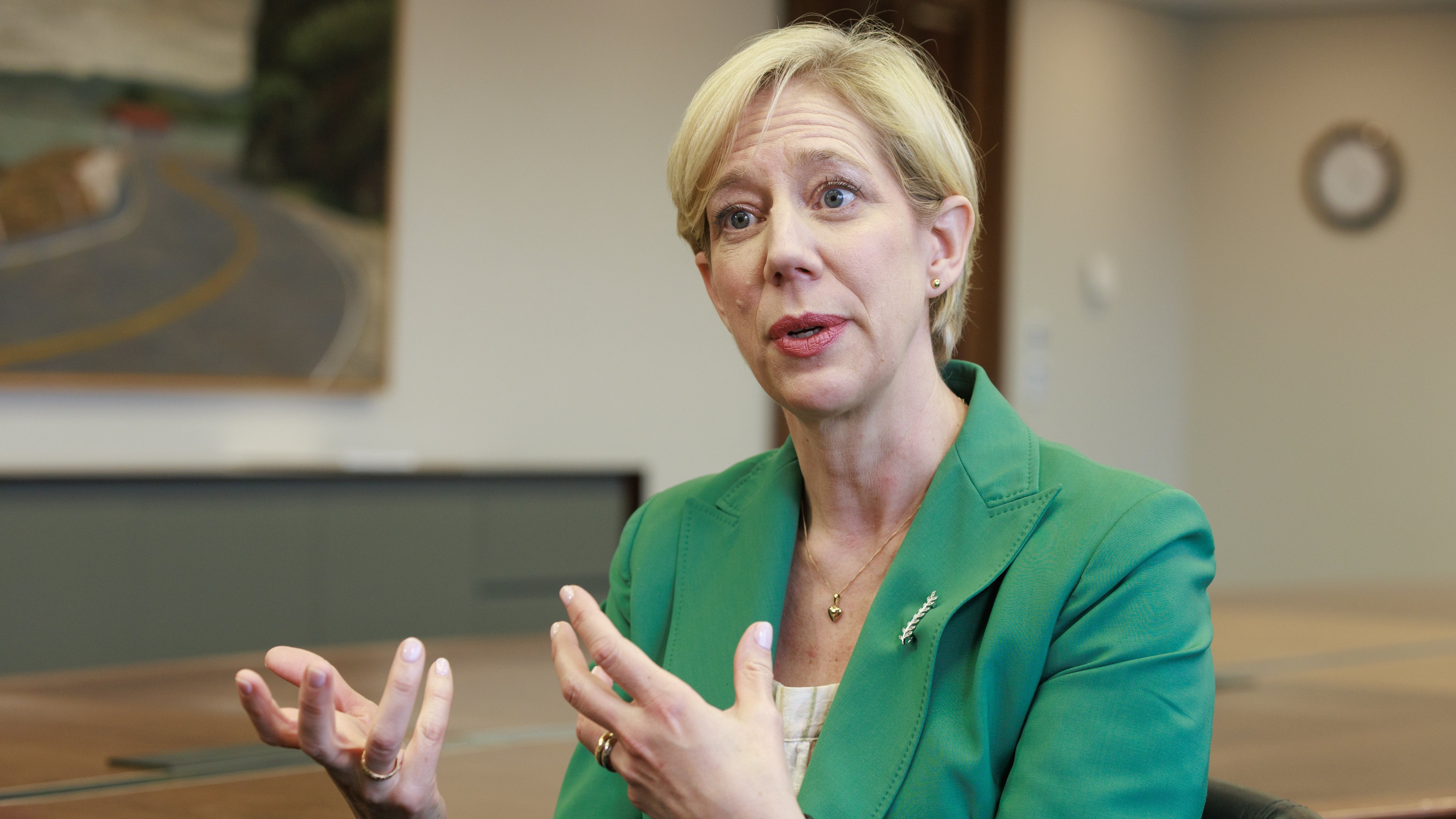 "Peters was in the wrong": Former RBNZ boss backs current governor's support of Fed chair 