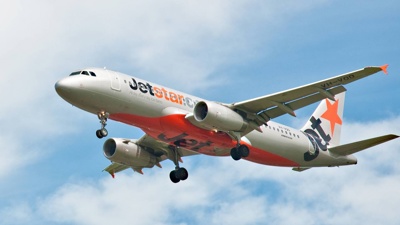 Jetstar passenger fuming after he was charged to borrow a pen midflight