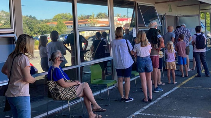 People queue for vaccinations/booster shots at the Nelson vaccination centre on Paru Paru Rd. (Photo / NZME)