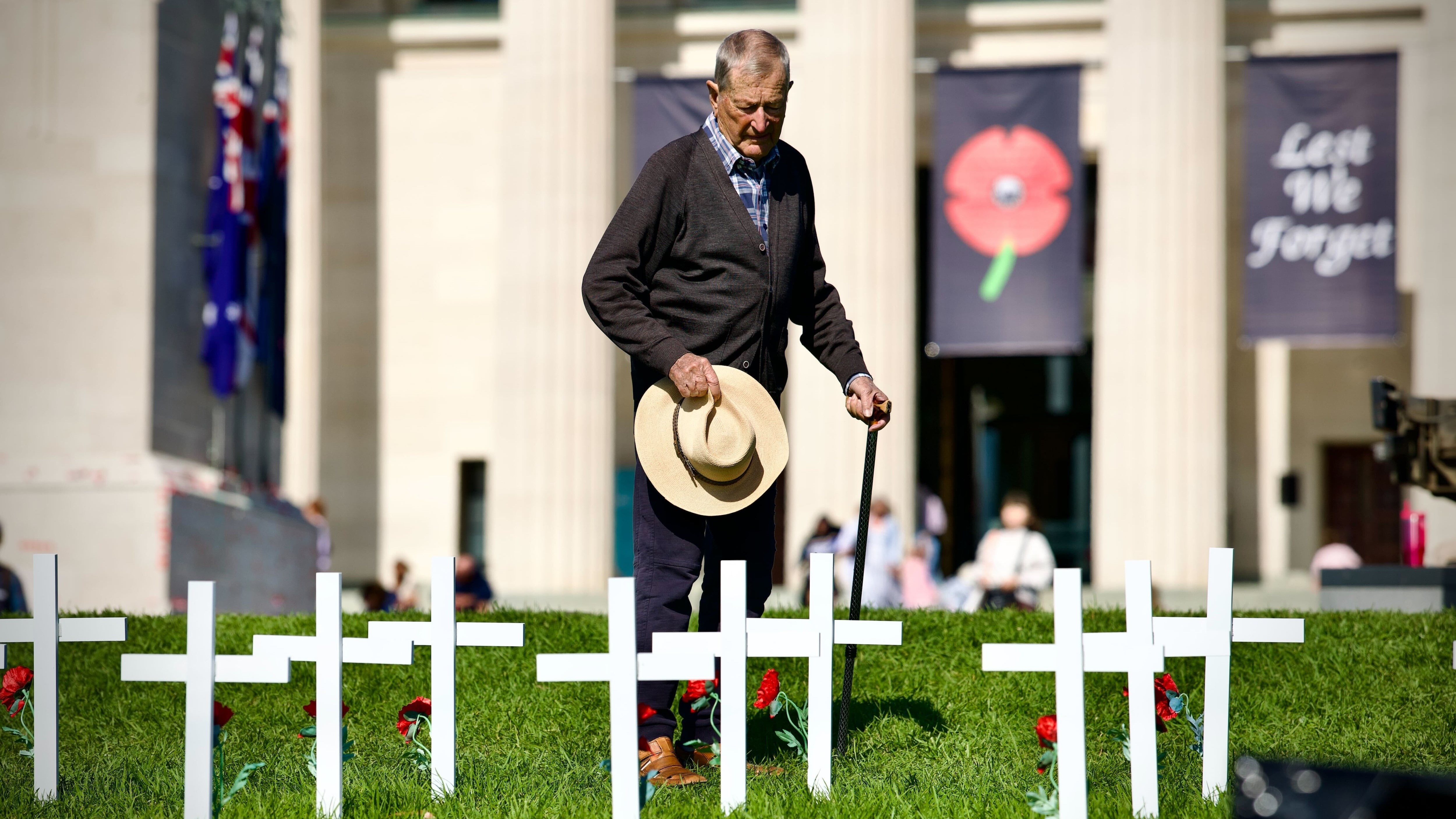 'Carry their absence still': Worldwide commemorations to mark Anzac Day