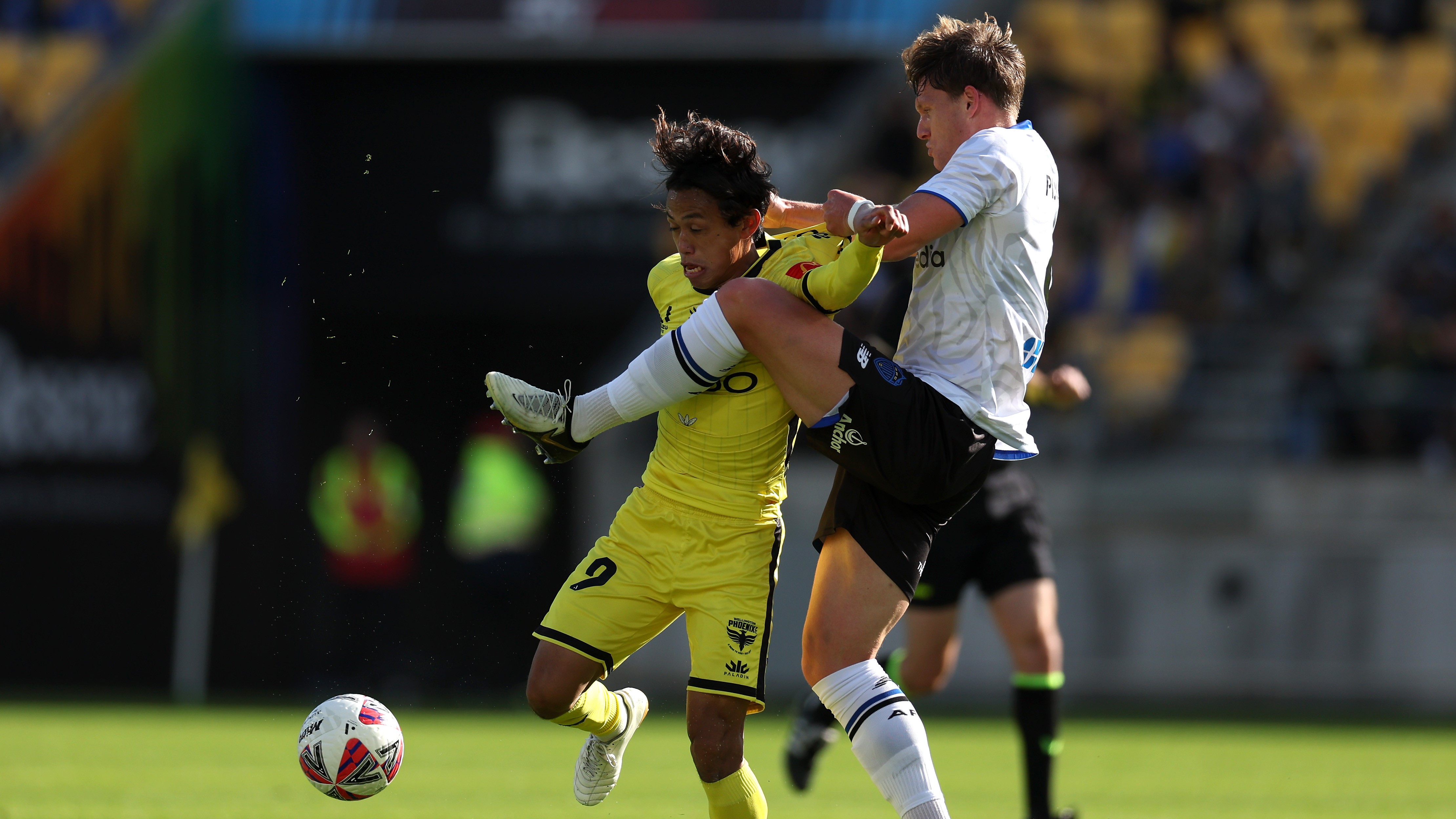 Hideki Ishige of the Phoenix and Nando Pijnaker of Auckland FC compete for the ball during the round three A-League Men match between Wellington Phoenix and Auckland FC at Sky Stadium, on November 02, 2024, in Wellington, New Zealand. (Photo by Phil Walter/Getty Images)