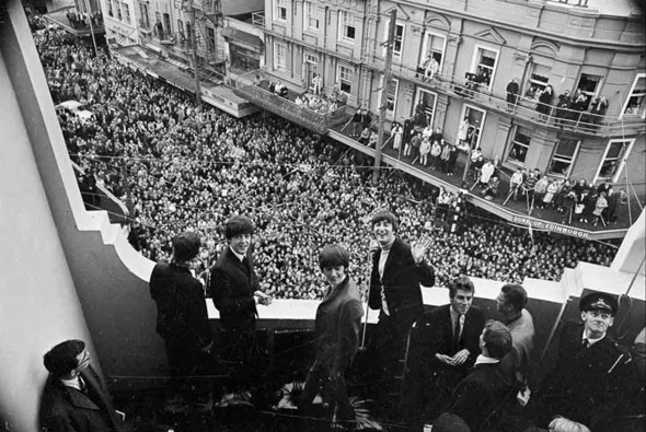 e Beatles on the balcony of the St George Hotel on Willis St, Wellington ( Photo / Alexander Turnbull Library )