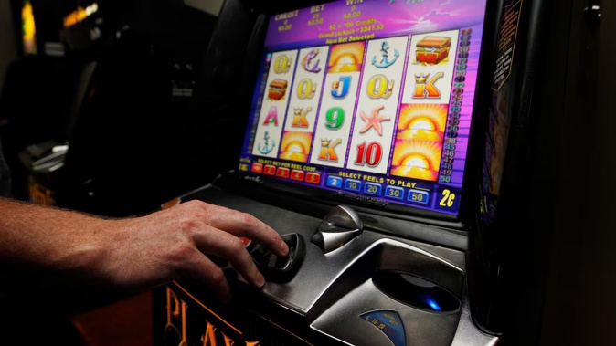 A gambling addict stole more than $500,000 worth of goods from her employer, including thousands of courier bags, pre-paid envelopes and gift cards bought on the pretext that they were for her colleagues. Photo / NZH