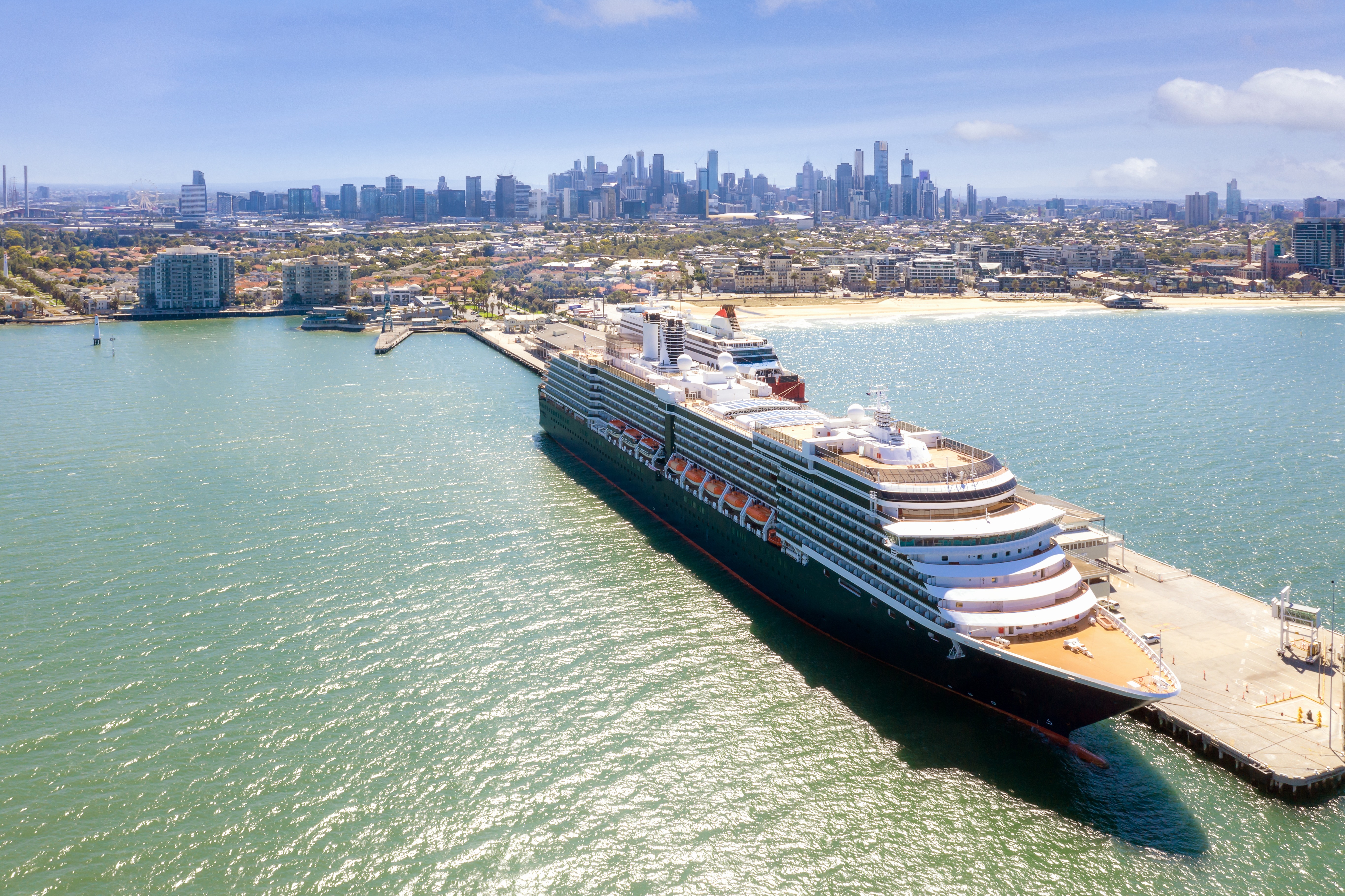 Cruise ship visits continue to drop - report 