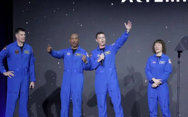 First moon crew in 50 years includes woman, black astronaut