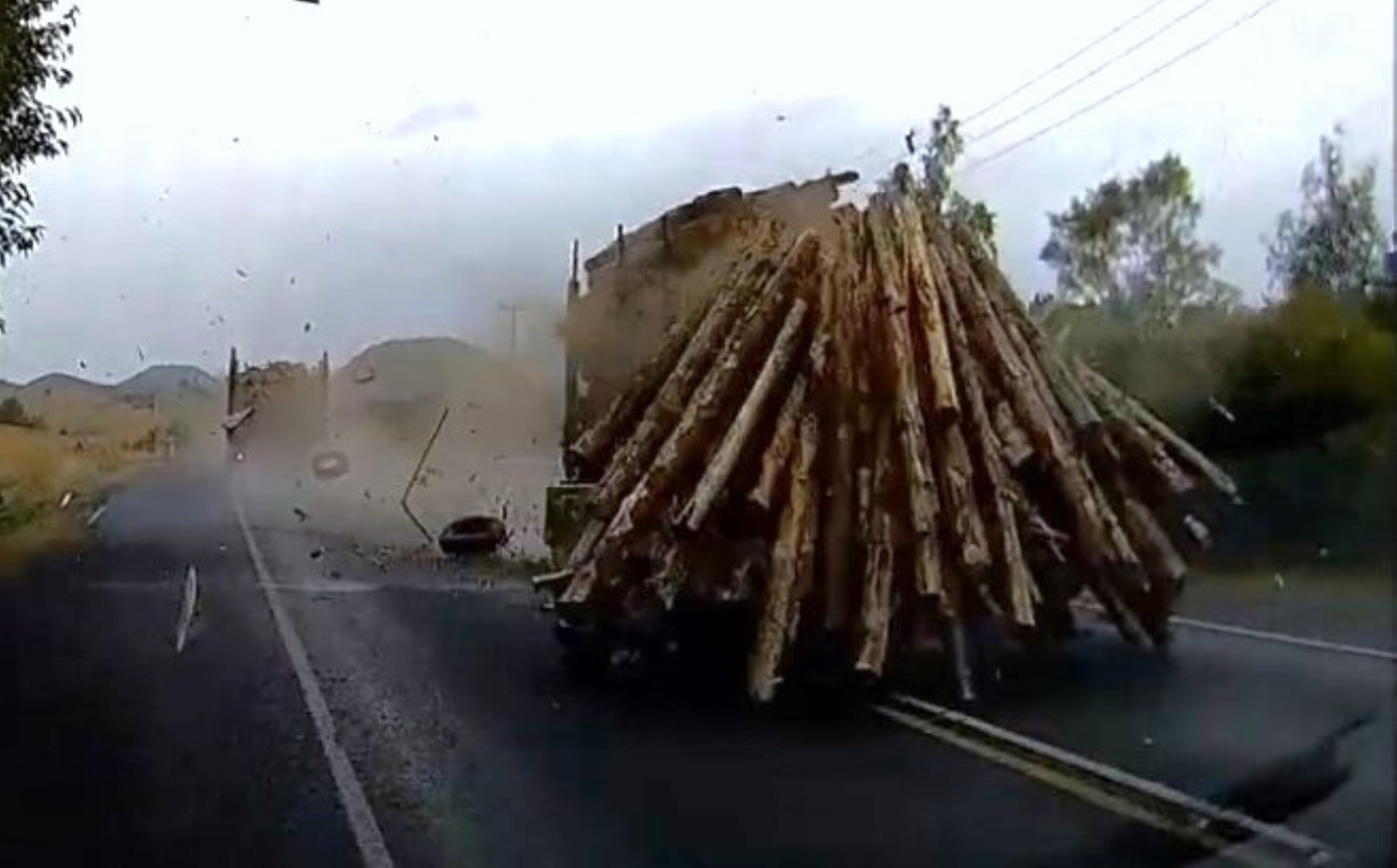 A logging truck trailer detaches on State Highway 30 at Ātiamuri spilling logs on to the highway.