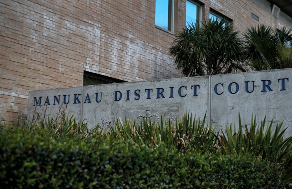 A convicted killer was released at the Manukau District Court by staff unaware he was supposed to be back in custody.