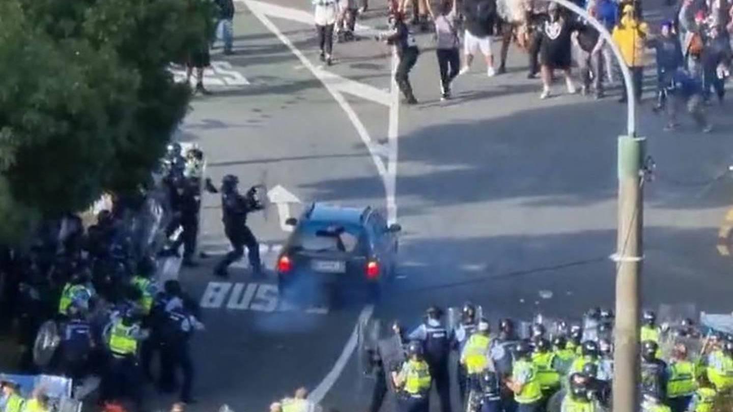 Video footage was captured of the incident by a Twitter user on the day. (Photo / Twitter)