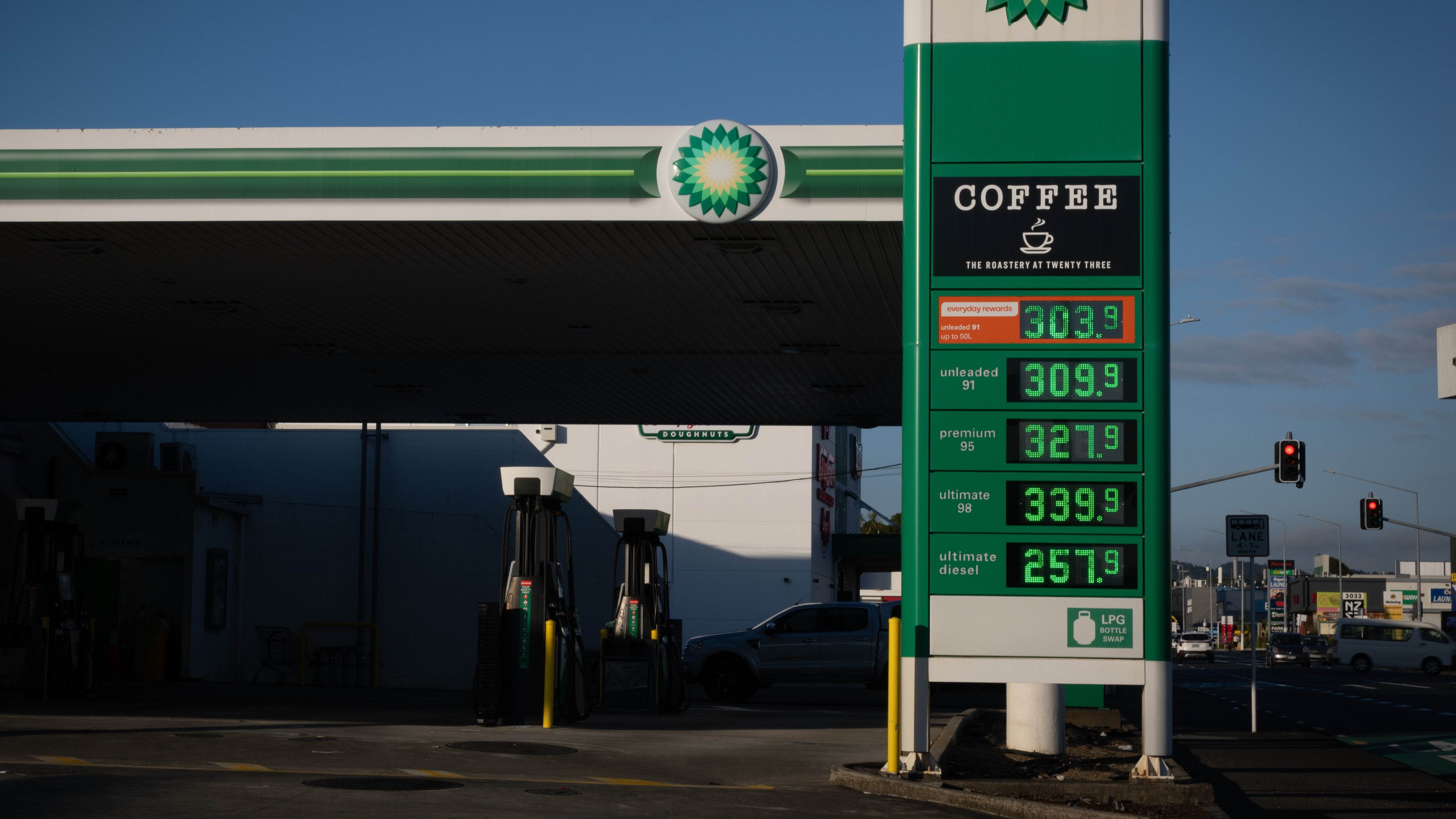 "We're being proactive": Govt considers next steps amid ongoing fuel uncertainty 