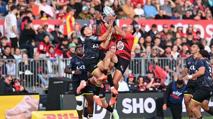 Harry Godfrey battles Chay Fihaki and David Havili for possession. Photo / Photosport