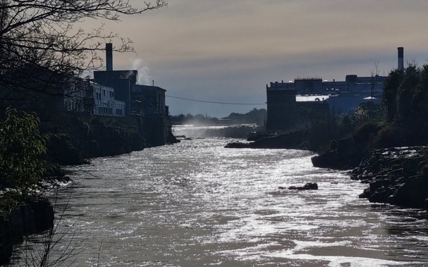 Mataura residents have dealt with flooding and conflicts over dangerous toxic waste in recent years, and are now on the lookout for vandals. Photo: RNZ / Tess Brunton