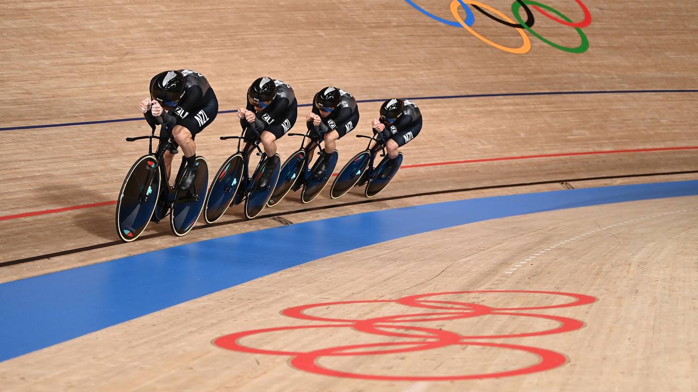 The New Zealand team in action during the men's team pursuit at the Tokyo Olympics. (Photo / Photosport)