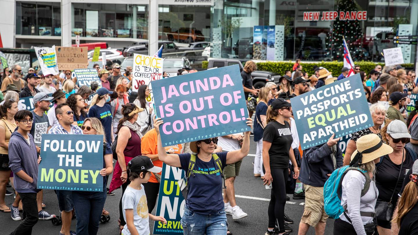It is expected Freedom and Rights Coalition protesters will try to walk across the Auckland Harbour Bridge tomorrow. (Photo / Michael Craig)