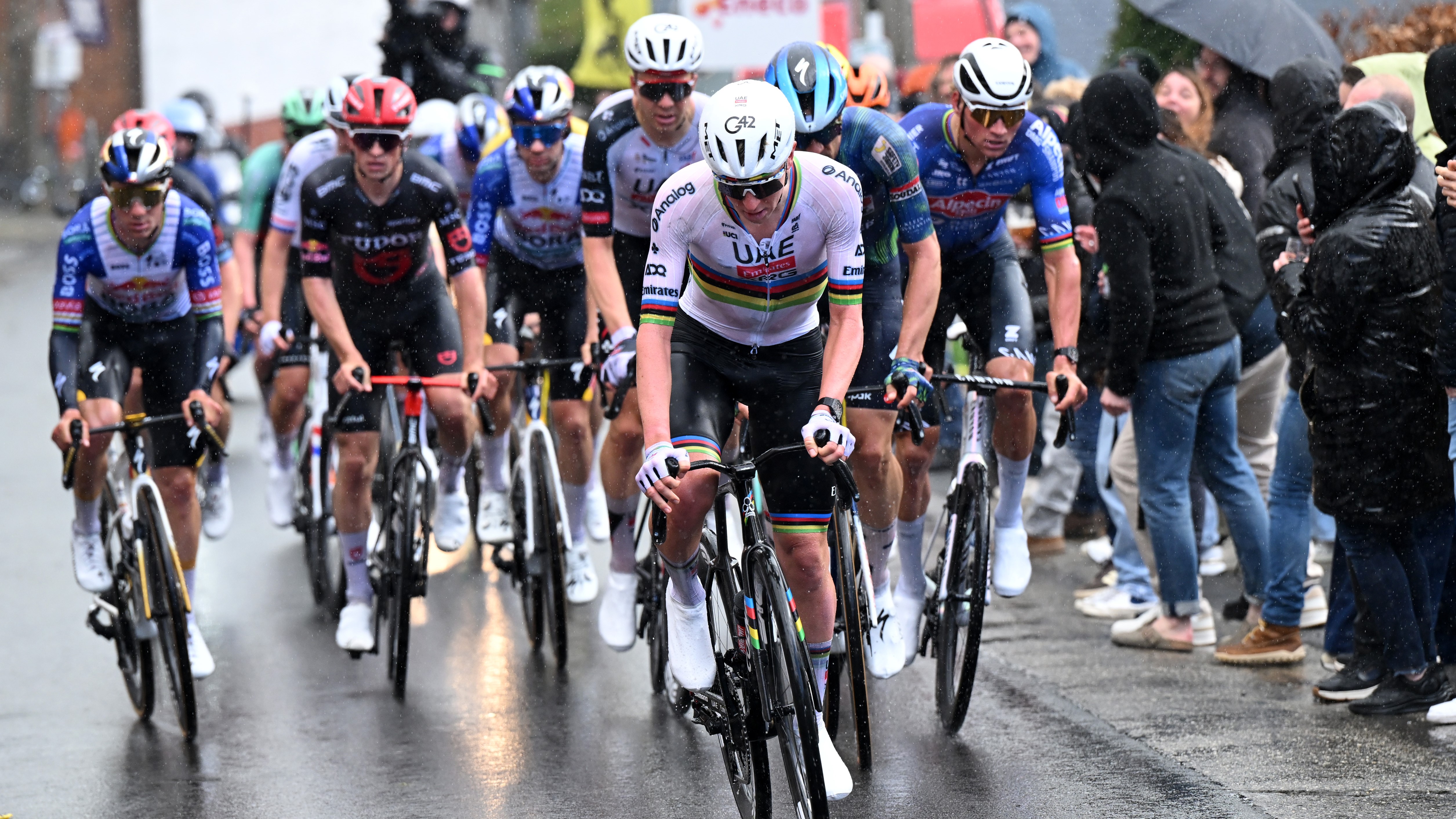 'Moral dilemma': Cyclists face prosecution after Tour of Flanders railway-crossing incident 