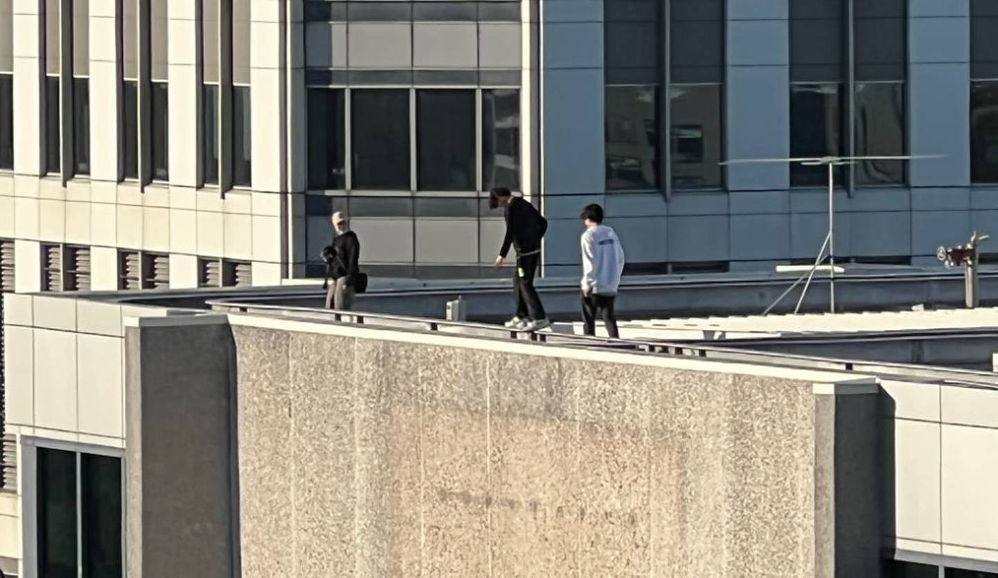 This is the moment a daredevil stood on a rail just centimetres from the edge of an 83m high building in Auckland's CBD. Photo / Supplied