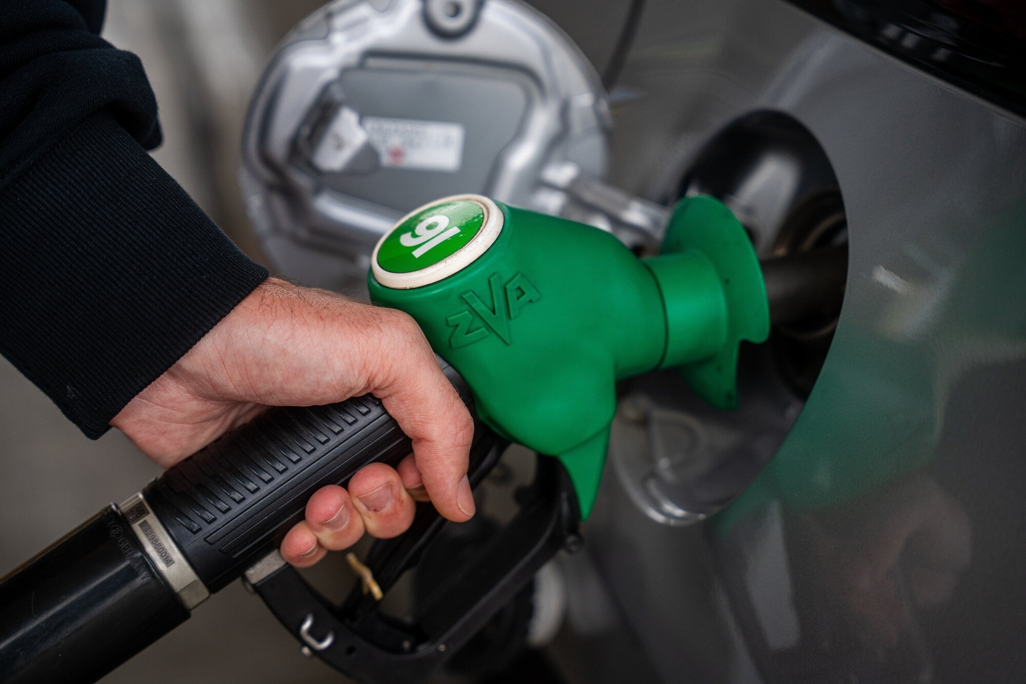 'Tough time for the country': Willis reacts to latest NZ fuel stocks update