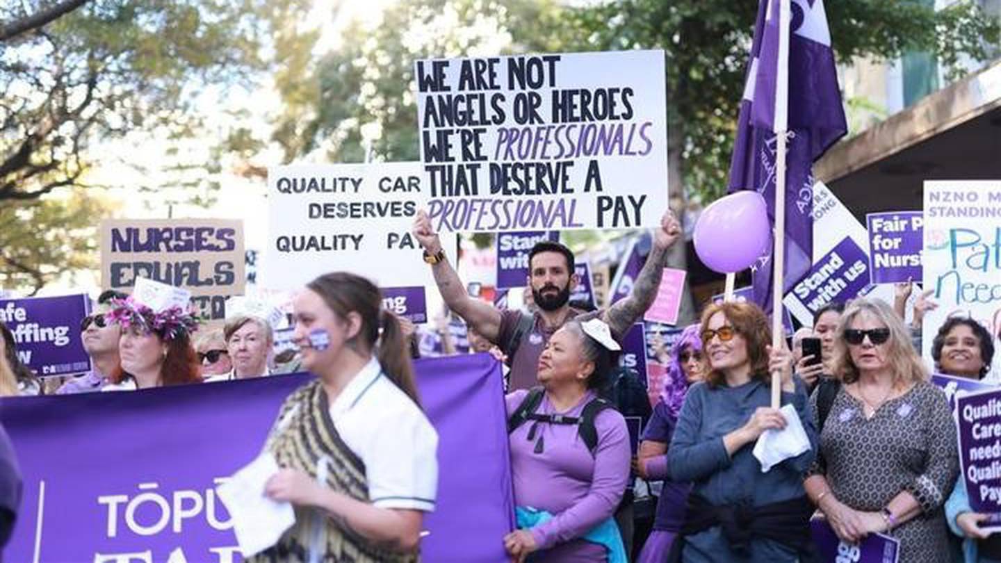 The nurses rally in Wellington on 9 June 2021. (Photo / RNZ)