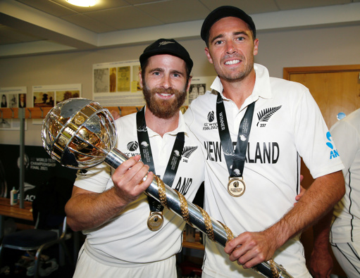 Kane Williamson and Tim Southee with 'Michael Mason'. (Photo / Photosport)