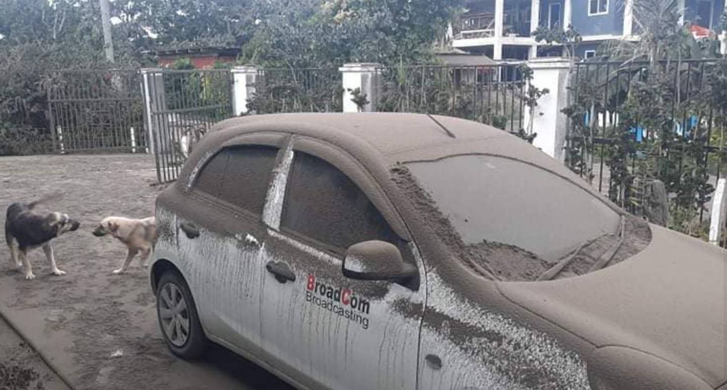 A car is blackened out by ash after a volcanic eruption in Tonga. (Photo / Kofeola Marian Kupu)