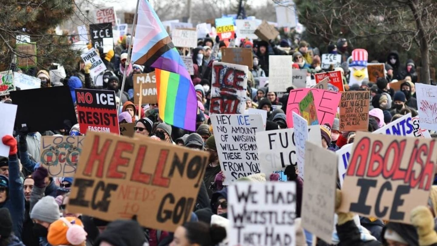 Minnesota killing sparks 1000-plus 'Ice out' protests across the US