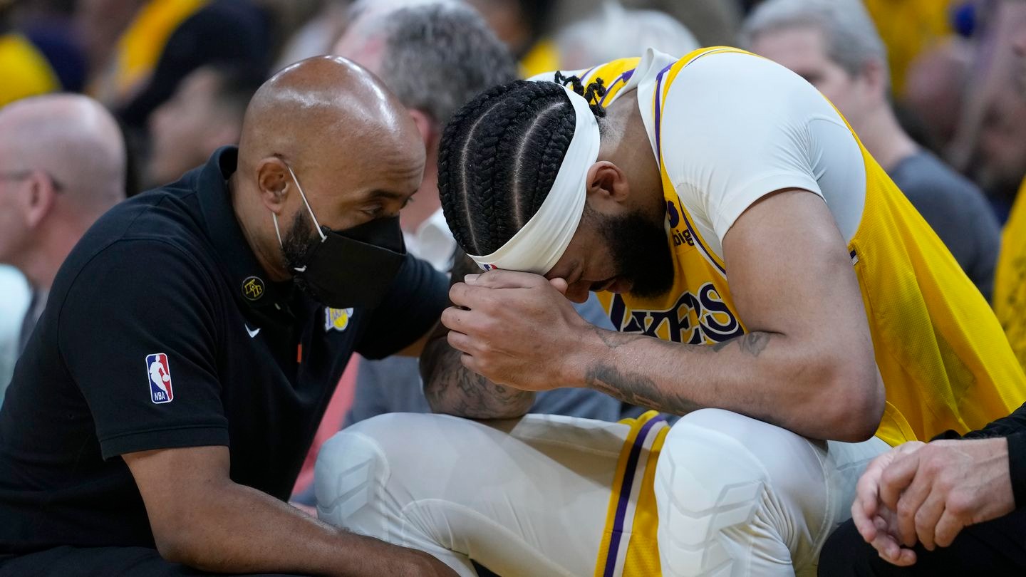 Los Angeles Lakers forward Anthony Davis sits on the bench after an injury in game five. Photo / AP