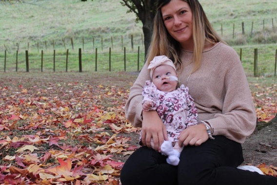 Napier mum Natalie Izatt is terrified of losing her 4-month-old daughter Brooklyn who is in an intensive care unit after becoming infected with RSV. (Photo / Supplied)