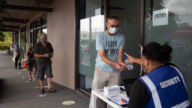 People arrive to be vaccinated at the Westgate Covid-19 Vaccination Centre in West Auckland. (Photo / Sylvie Whinray)
