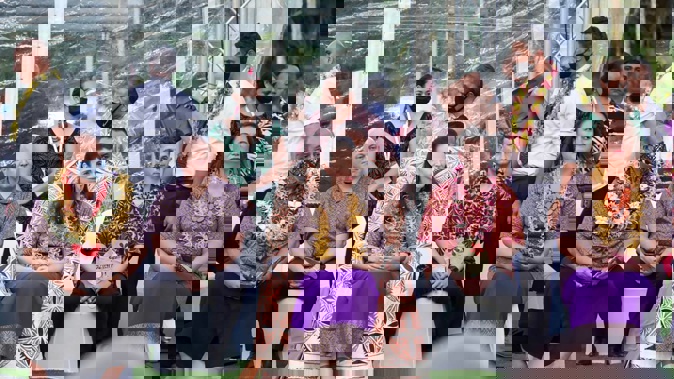 Prime Minister Jacinda Ardern (centre) in Sāmoa flanked by National Party leader Christoper Luxon (left) and Act leader David Seymour (right). Photo / Pacific TV