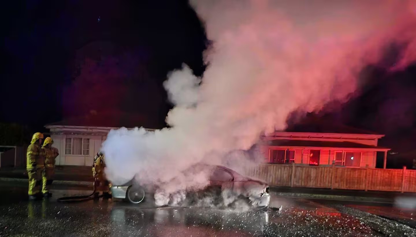 A witness said the car didn't have two back tyres.