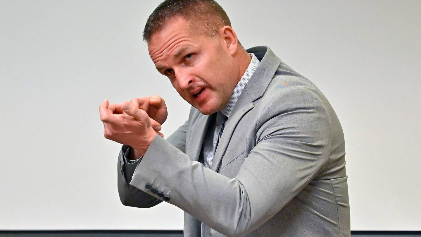 Former Louisville Police officer Brett Hankison describes what he saw in the apartment during testimony. Photo / AP