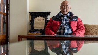Last surviving member of Edmund Hillary's climbing team says Mt Everest is 'very dirty'